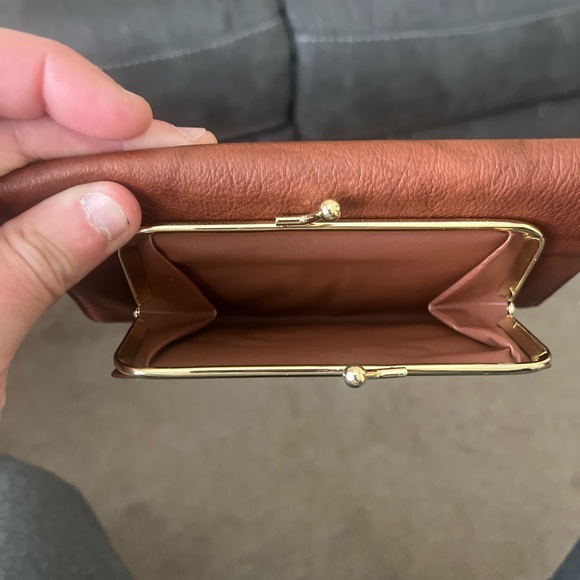 Buxton Rich Brown Leather Wallet - Picture 7 of 7